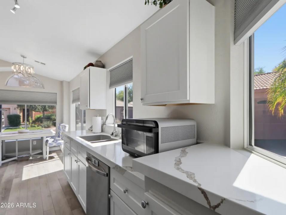 Real Estate Picture 8