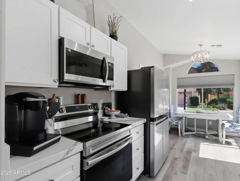 Real Estate Picture 9