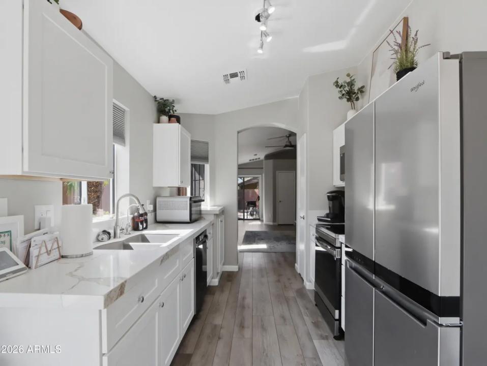 Real Estate Picture 11