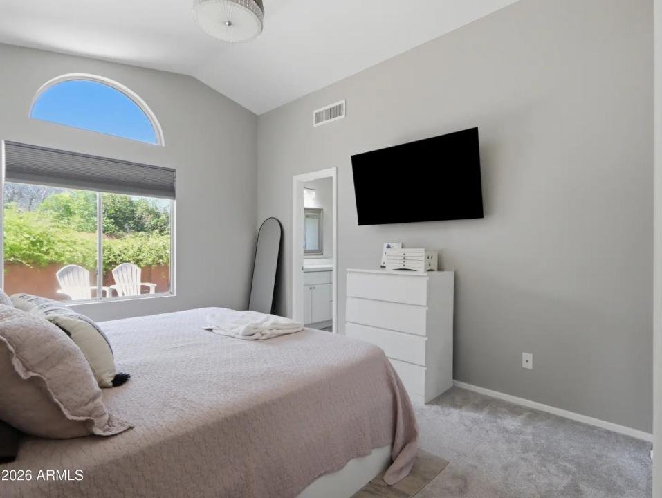 Real Estate Picture 12
