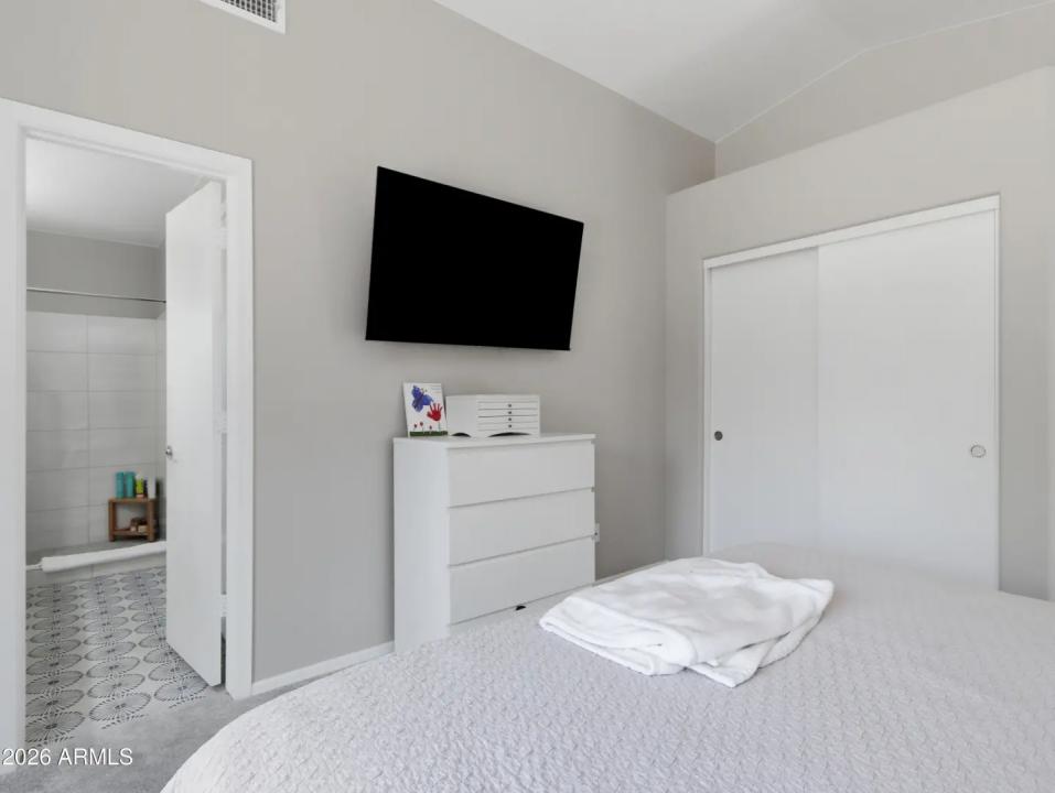 Real Estate Picture 14