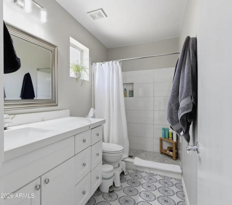 Real Estate Picture 16