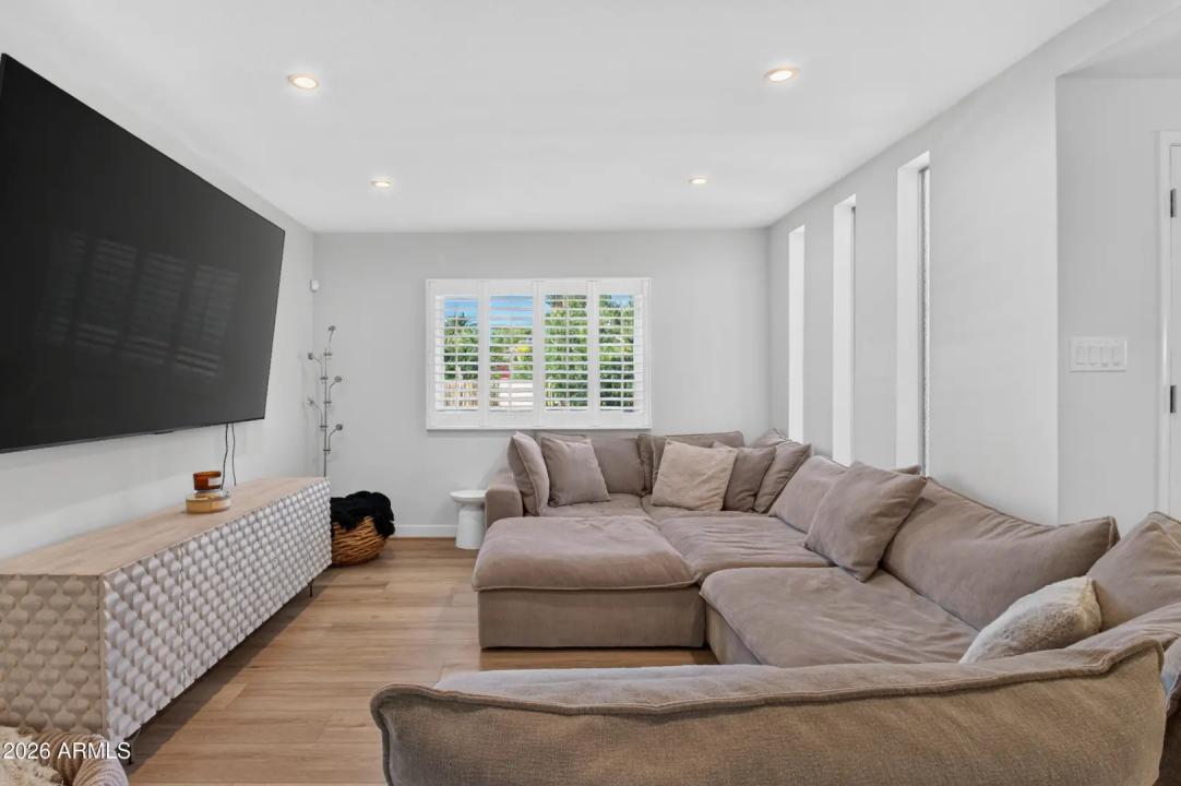 Real Estate Picture 4