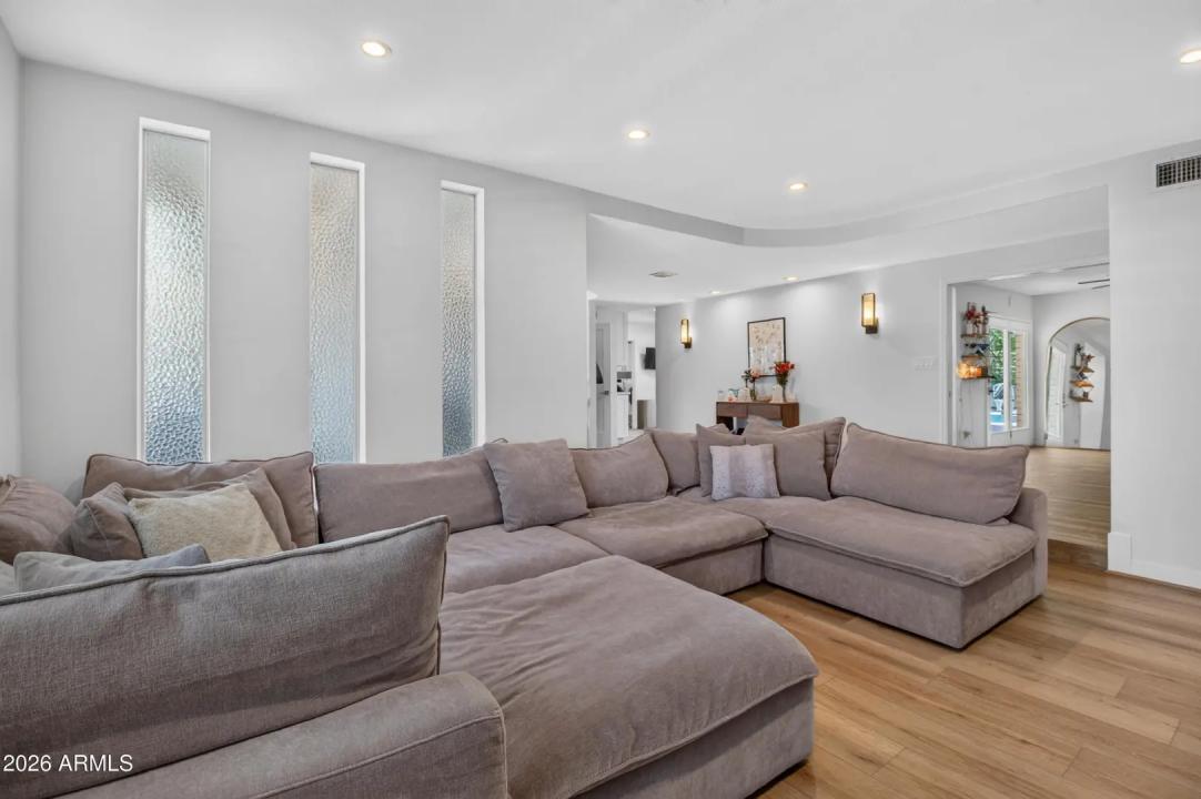 Real Estate Picture 5