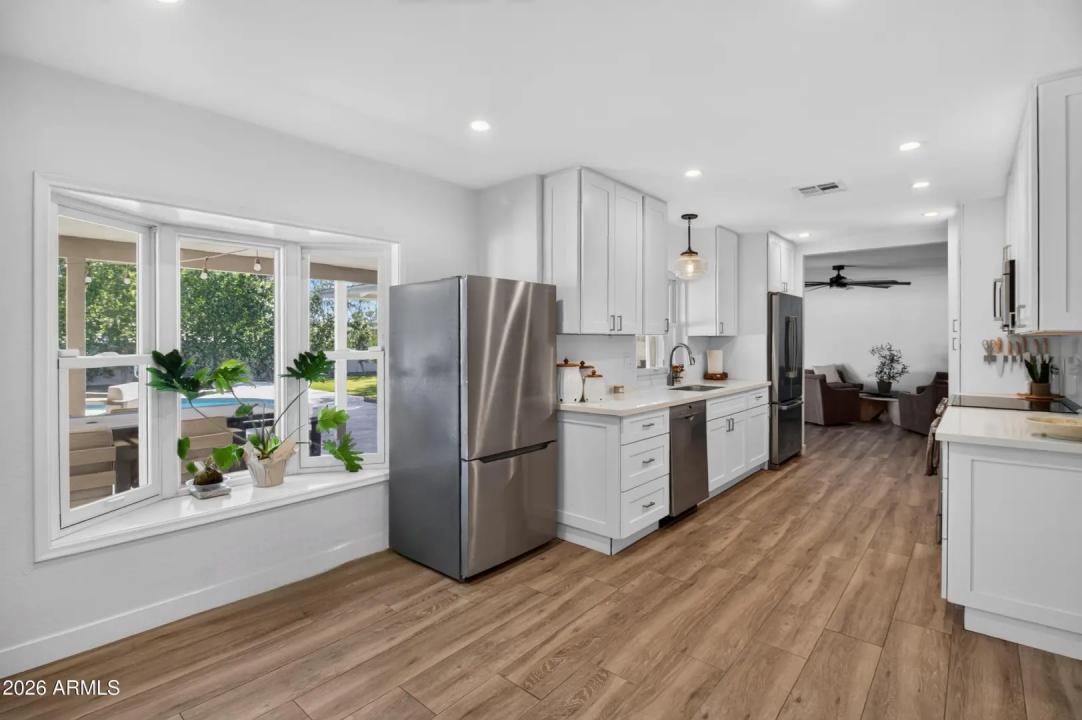 Real Estate Picture 8