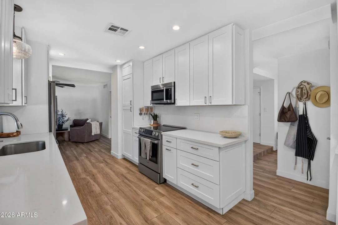 Real Estate Picture 13