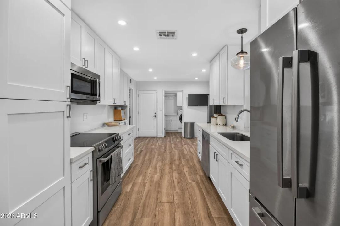 Real Estate Picture 11