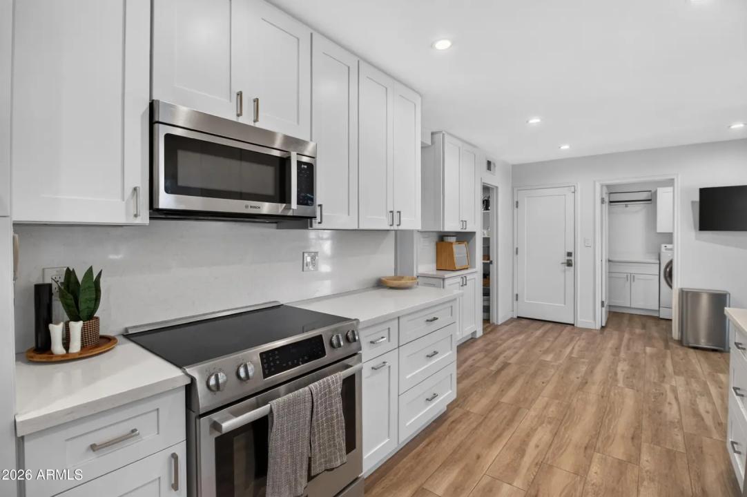Real Estate Picture 12