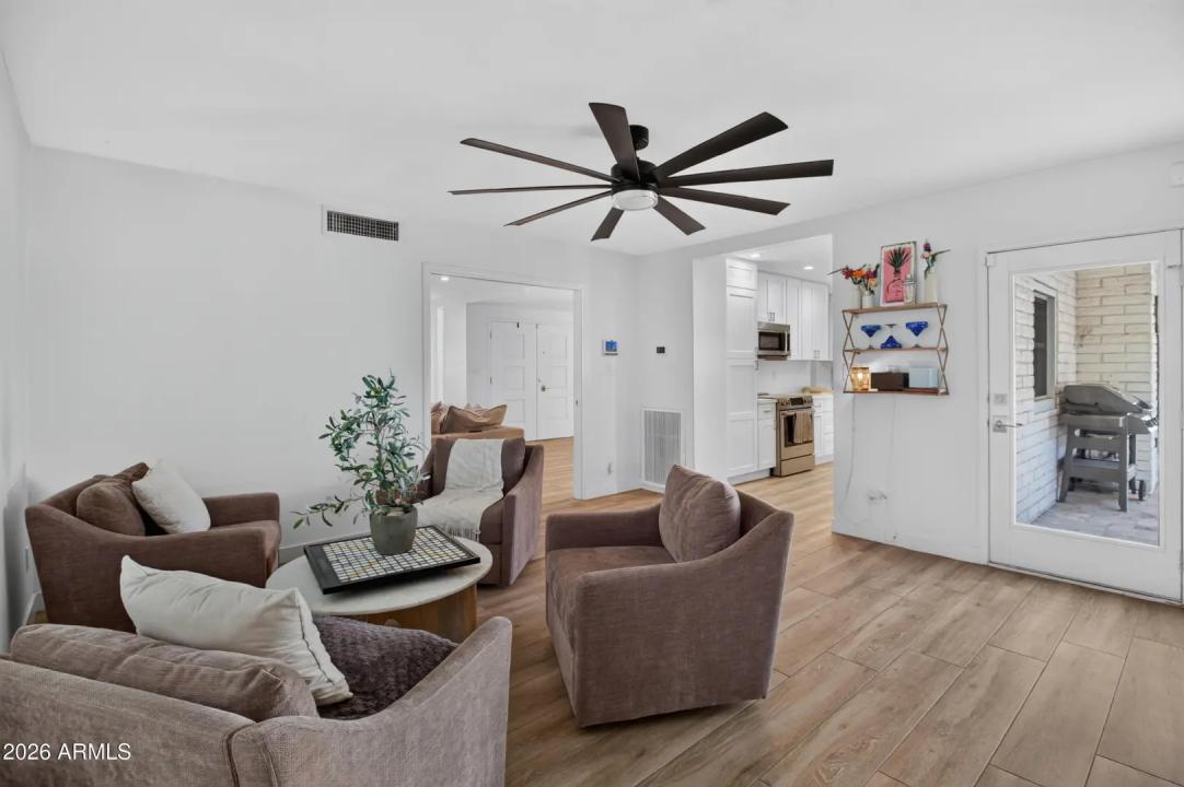 Real Estate Picture 18