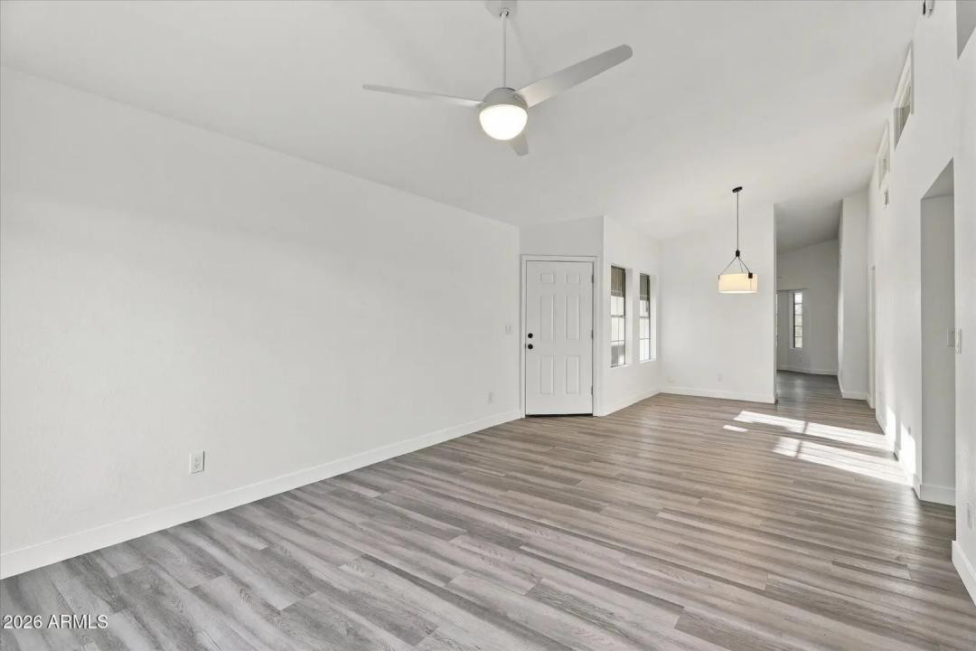 Real Estate Picture 4
