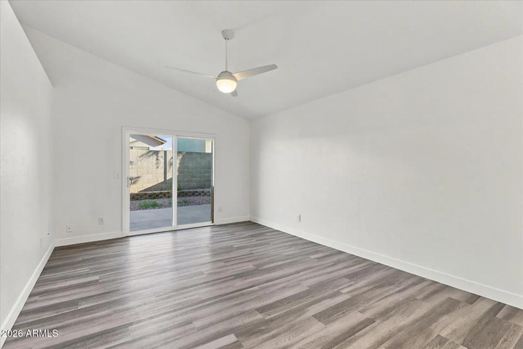 Real Estate Picture 7