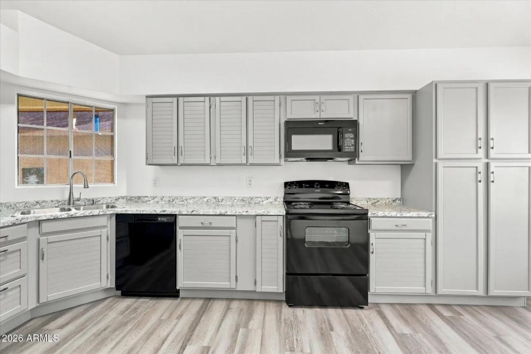 Real Estate Picture 8