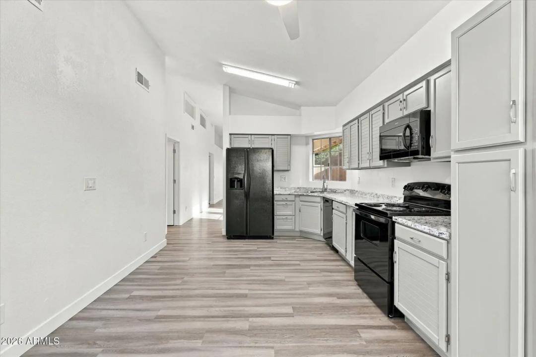 Real Estate Picture 9
