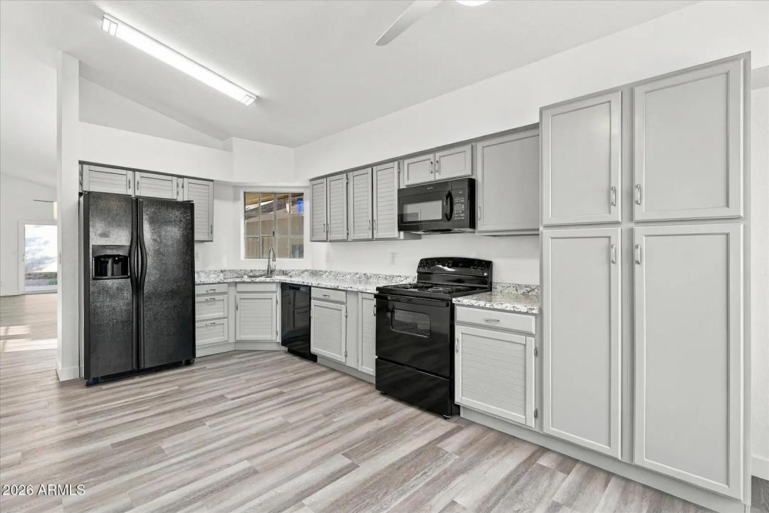 Real Estate Picture 10
