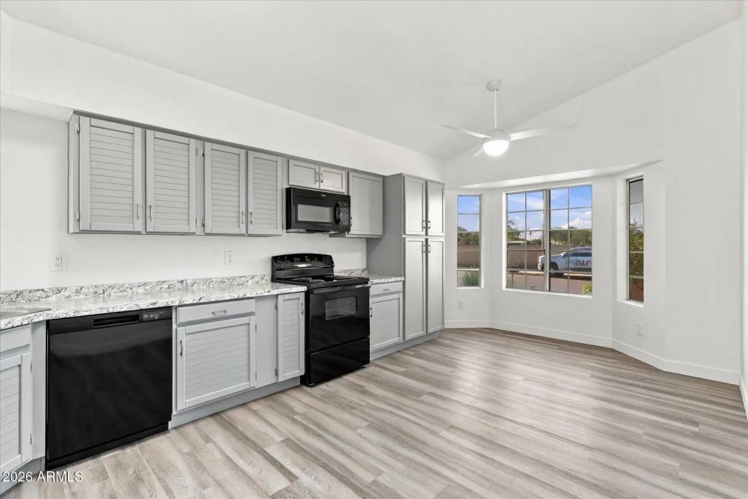 Real Estate Picture 11