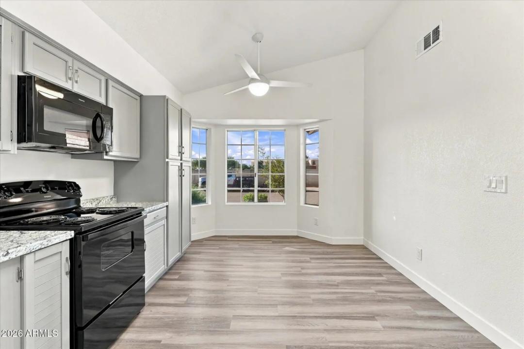Real Estate Picture 12