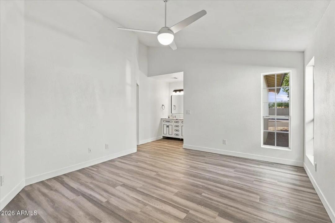 Real Estate Picture 14