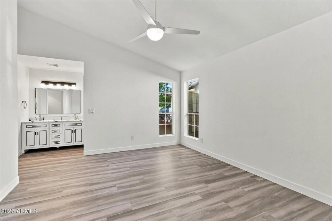 Real Estate Picture 15