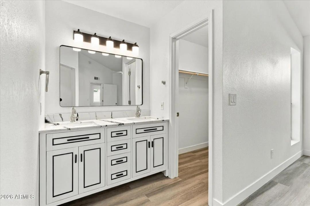 Real Estate Picture 16