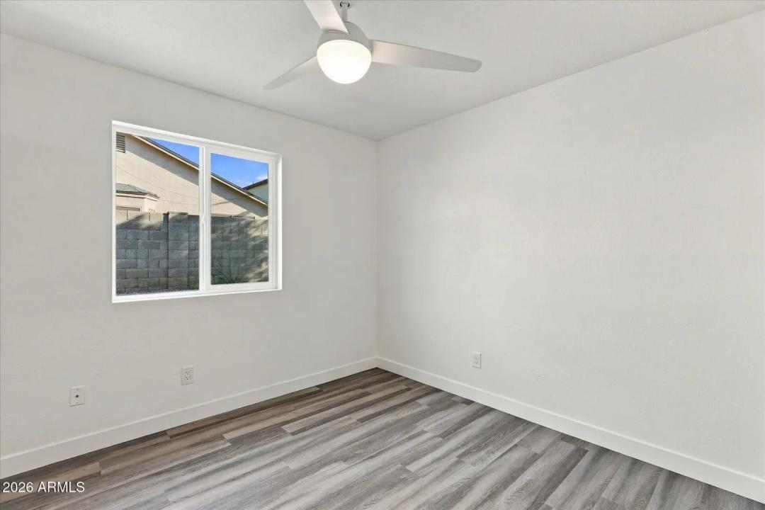 Real Estate Picture 24