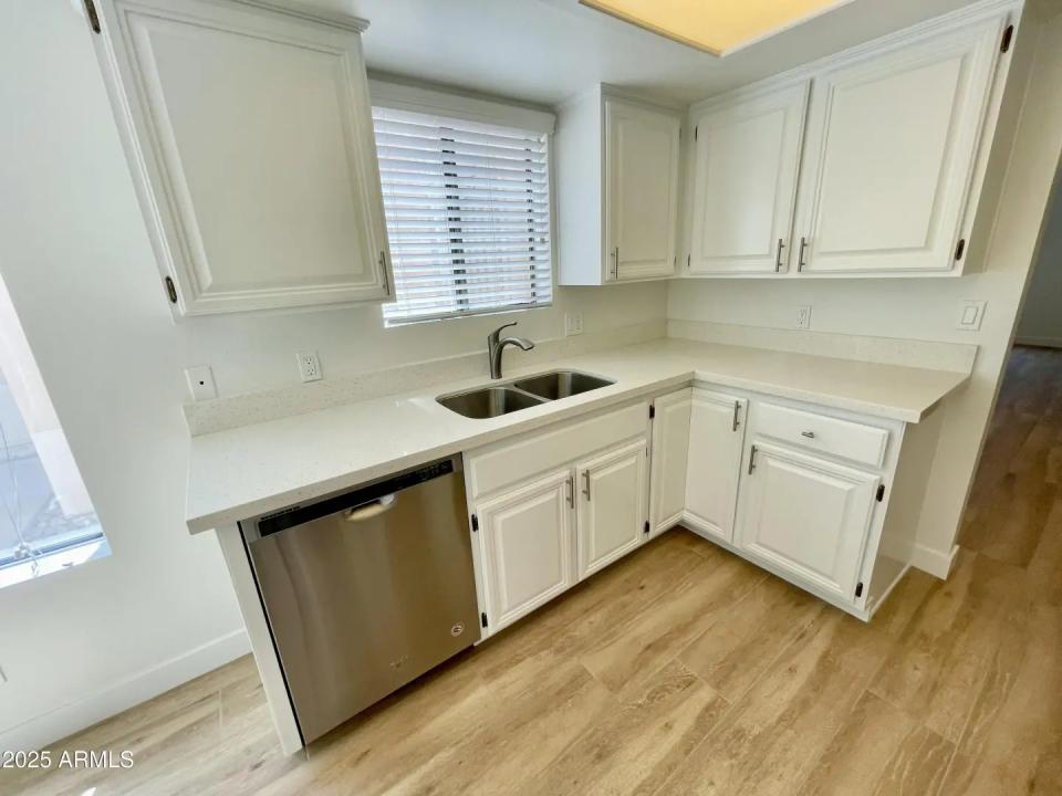 Real Estate Picture 9