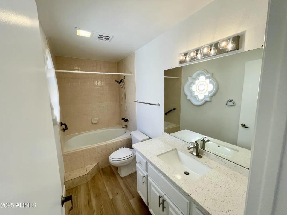 Real Estate Picture 16