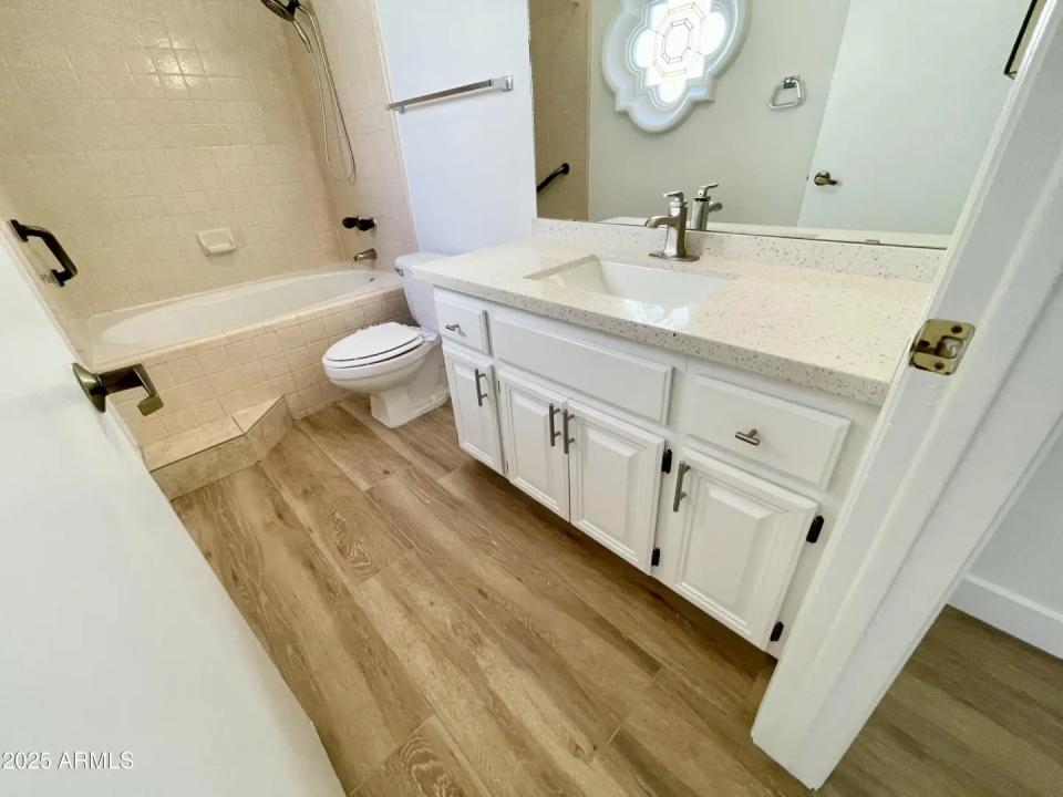 Real Estate Picture 17