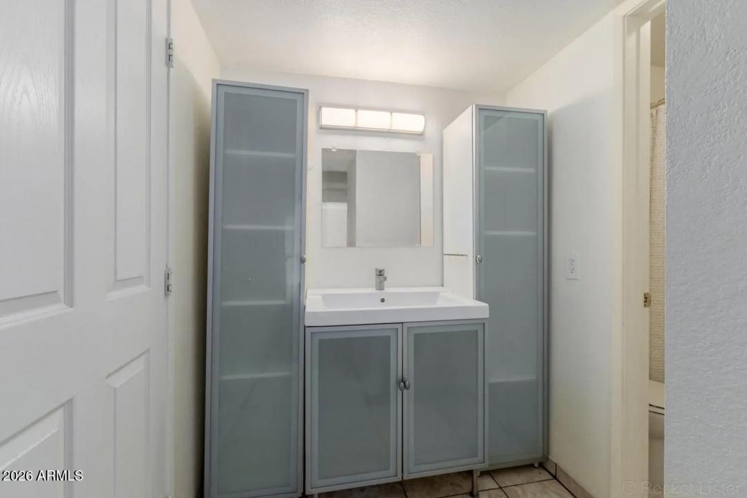 Real Estate Picture 14