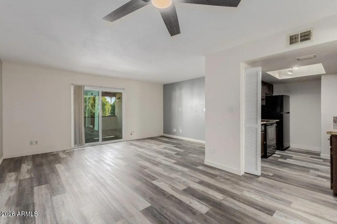 Real Estate Picture 7