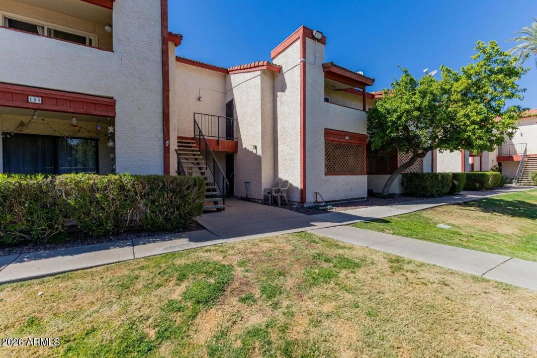 Real Estate Picture 23