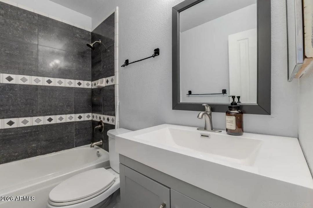 Real Estate Picture 18