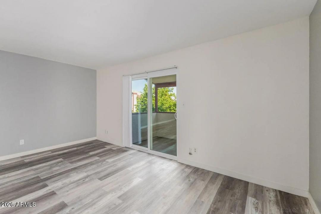 Real Estate Picture 8