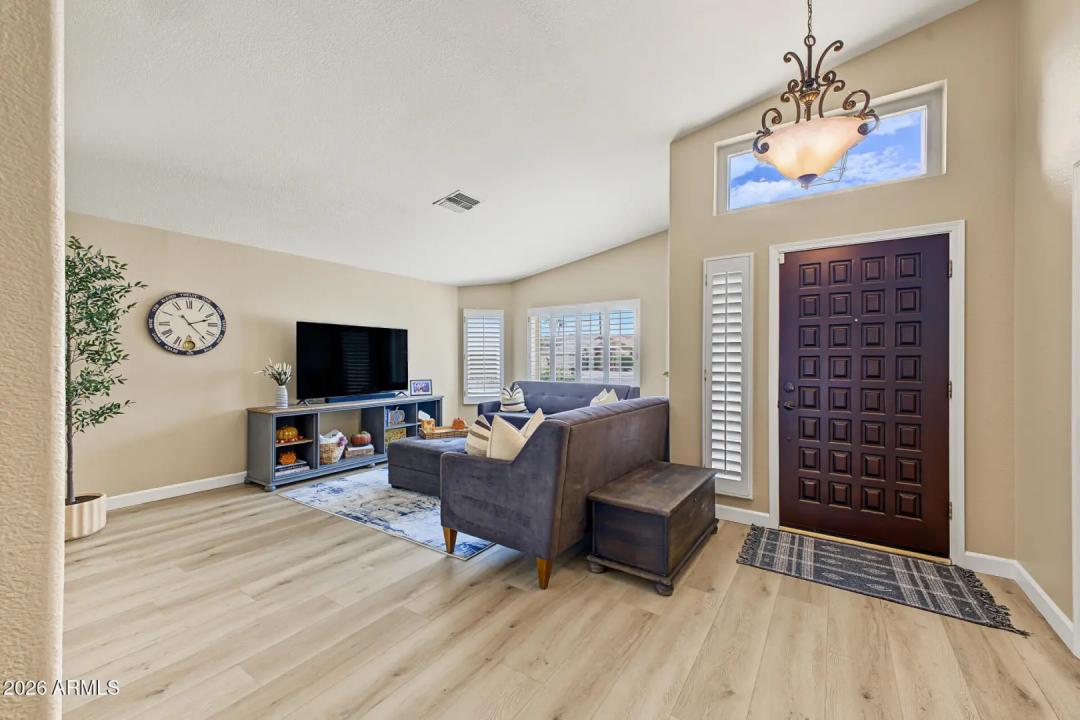 Real Estate Picture 9