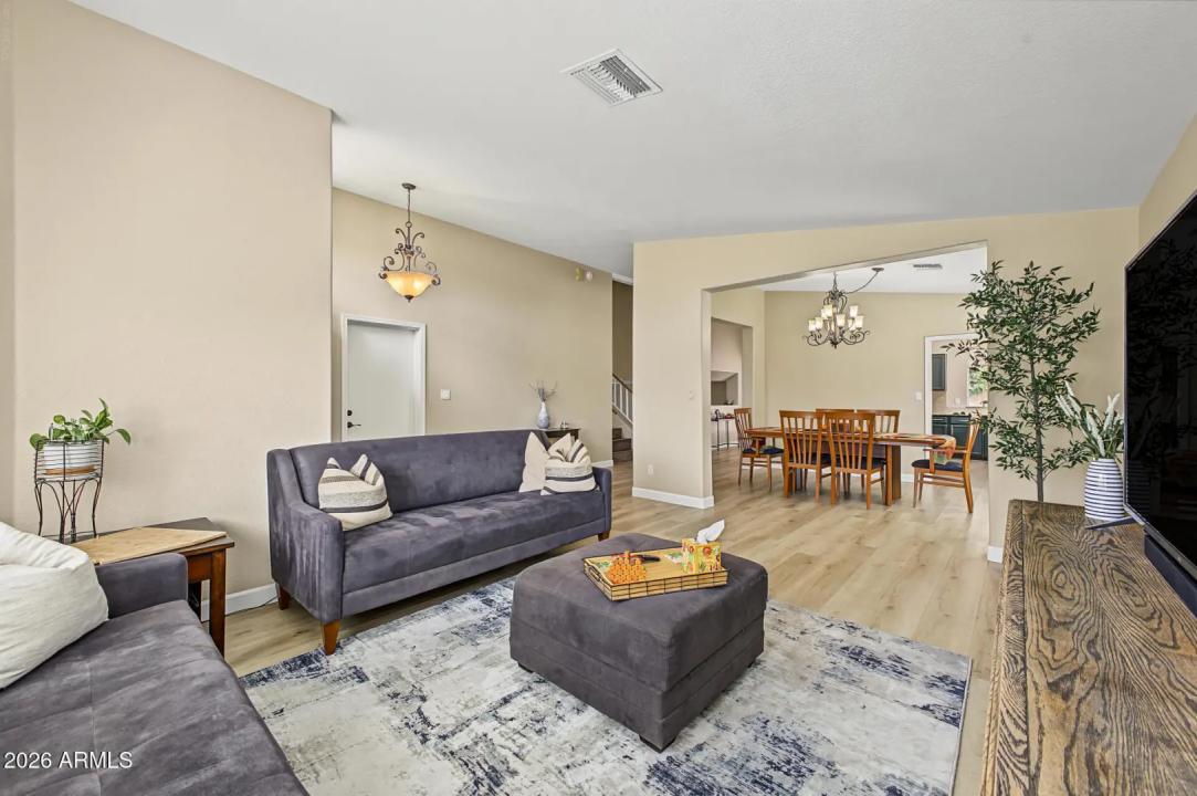 Real Estate Picture 12