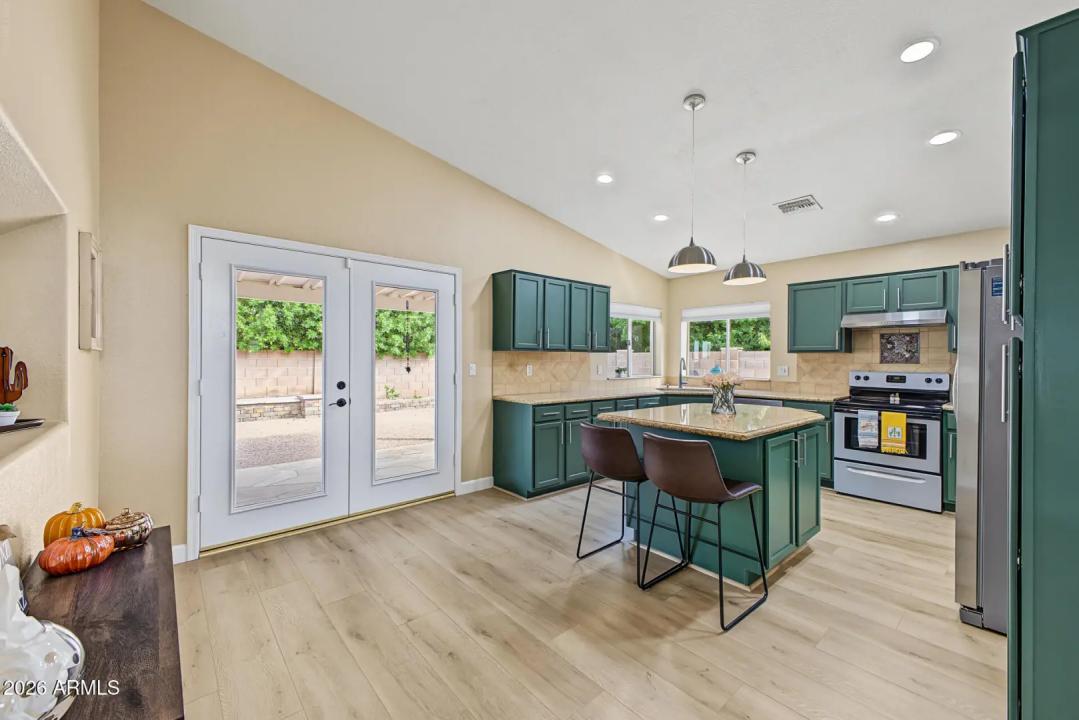 Real Estate Picture 18