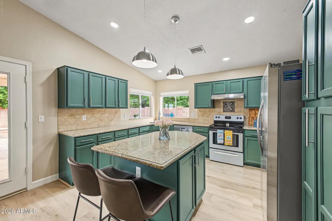 Real Estate Picture 15