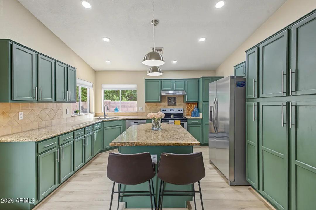 Real Estate Picture 4