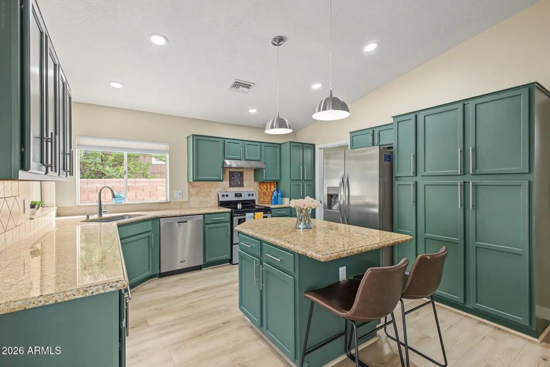 Real Estate Picture 17