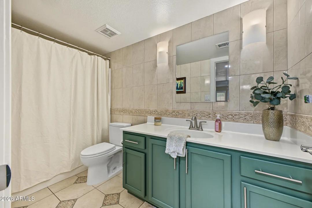 Real Estate Picture 30
