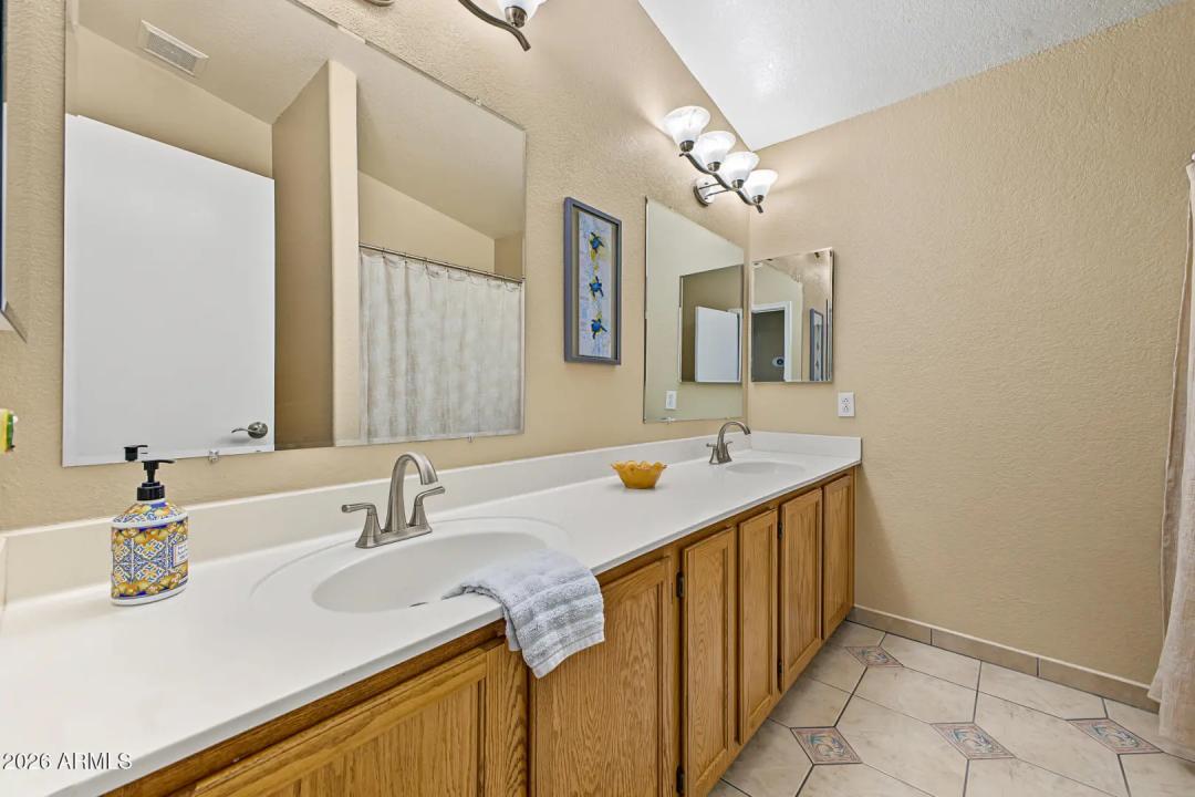 Real Estate Picture 33