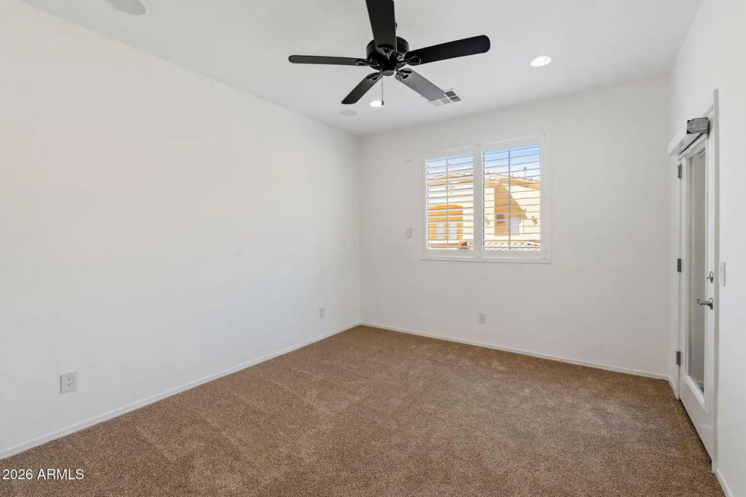 Real Estate Picture 18