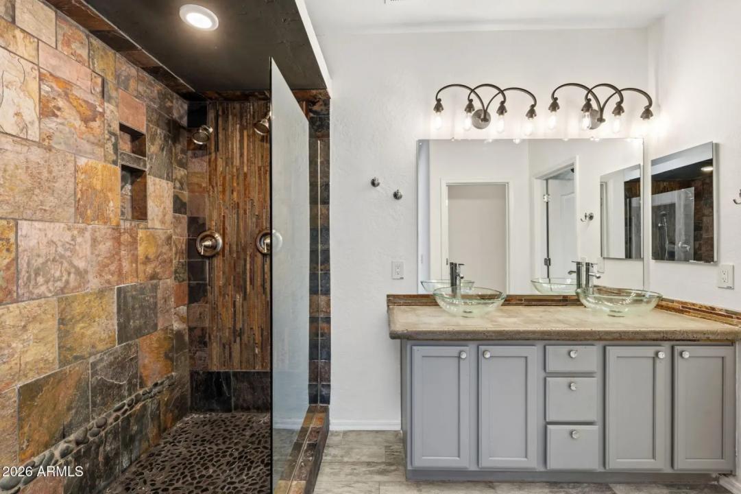 Real Estate Picture 16