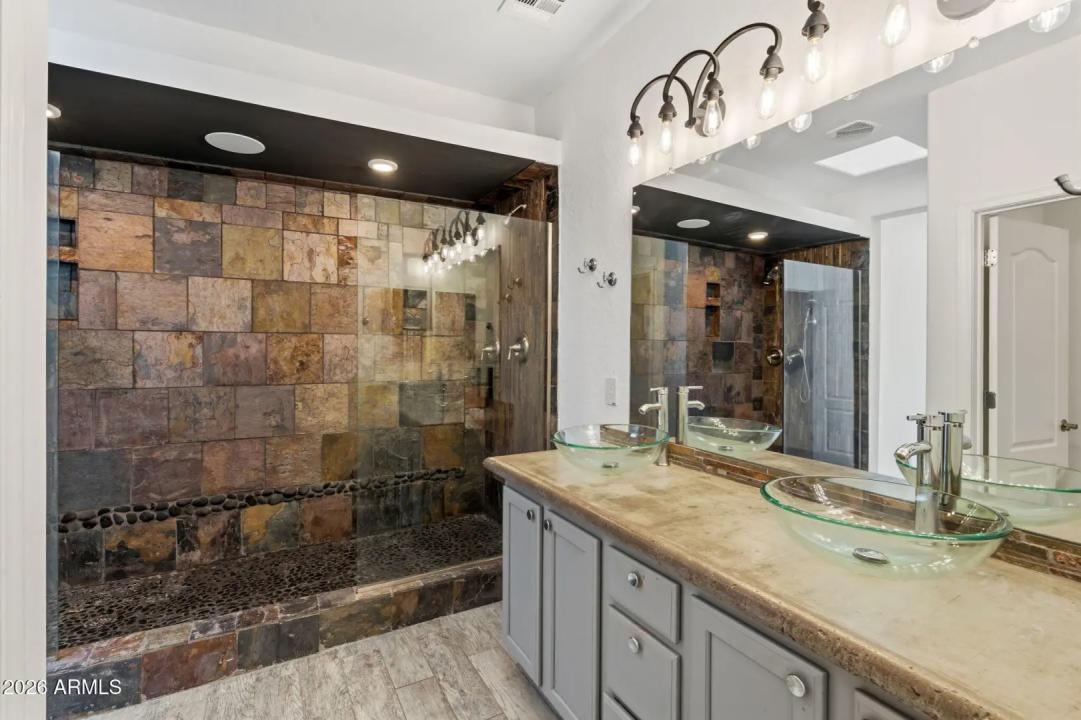 Real Estate Picture 15