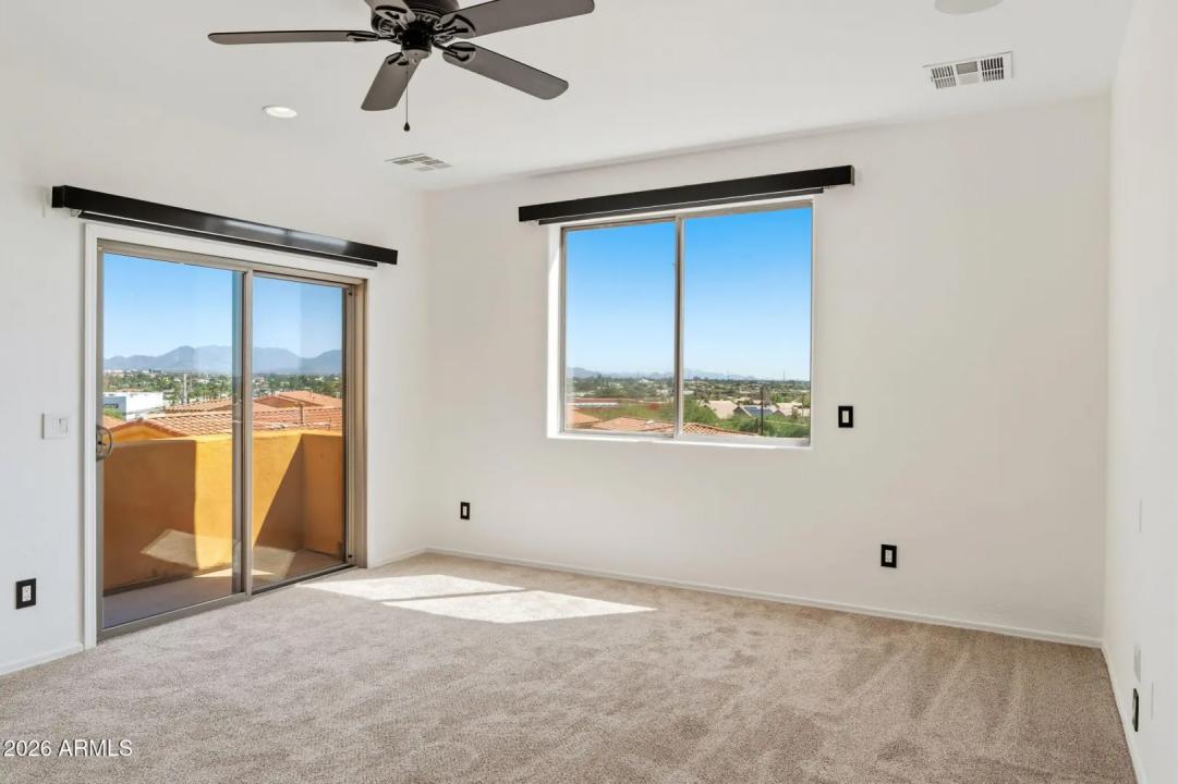 Real Estate Picture 14