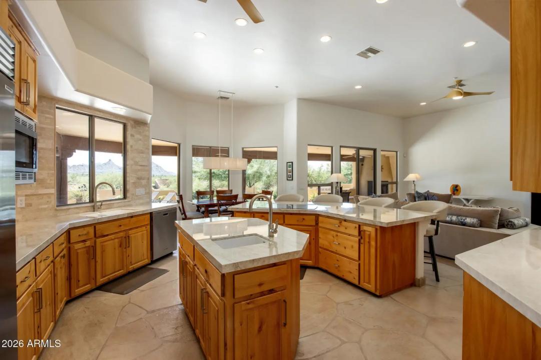 Real Estate Picture 9