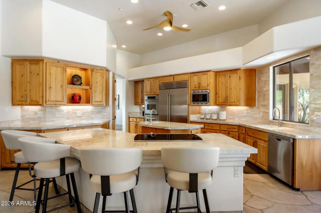 Real Estate Picture 4