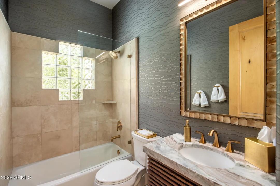 Real Estate Picture 30