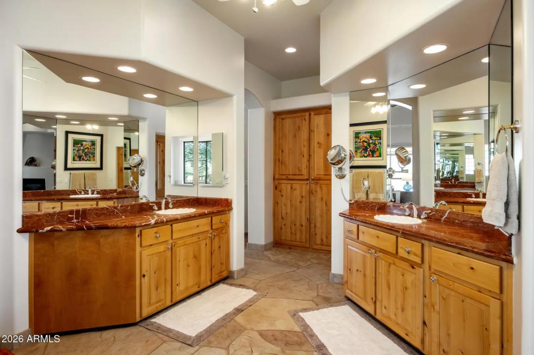 Real Estate Picture 24