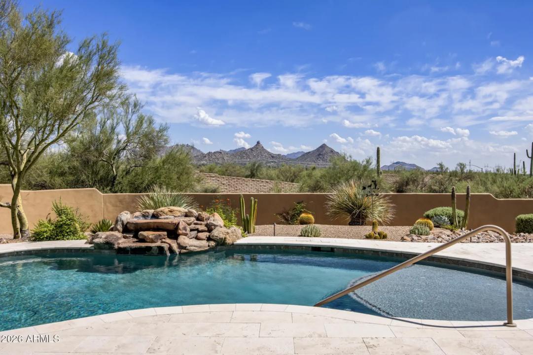 Real Estate Picture 11