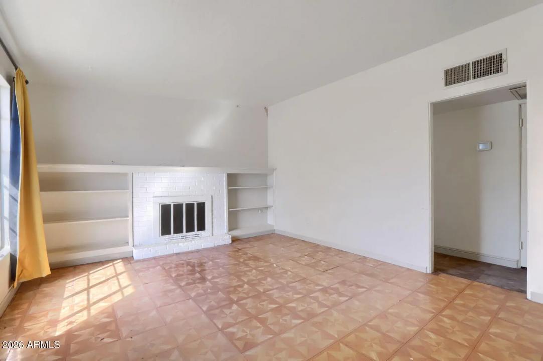 Real Estate Picture 3